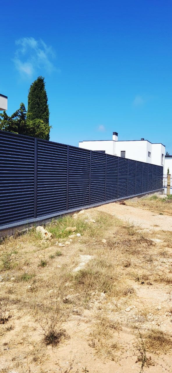 Забор-жалюзи 65м RAL7024/7024 Серый Графит МАТТЕ двусторонний фото 6 в Наро-Фоминске