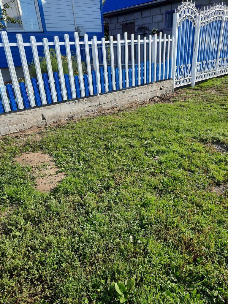 Забор из евроштакетника 14м RAL9003 Белый, RAL5005 Синий Сигнал фото 3 в Наро-Фоминске