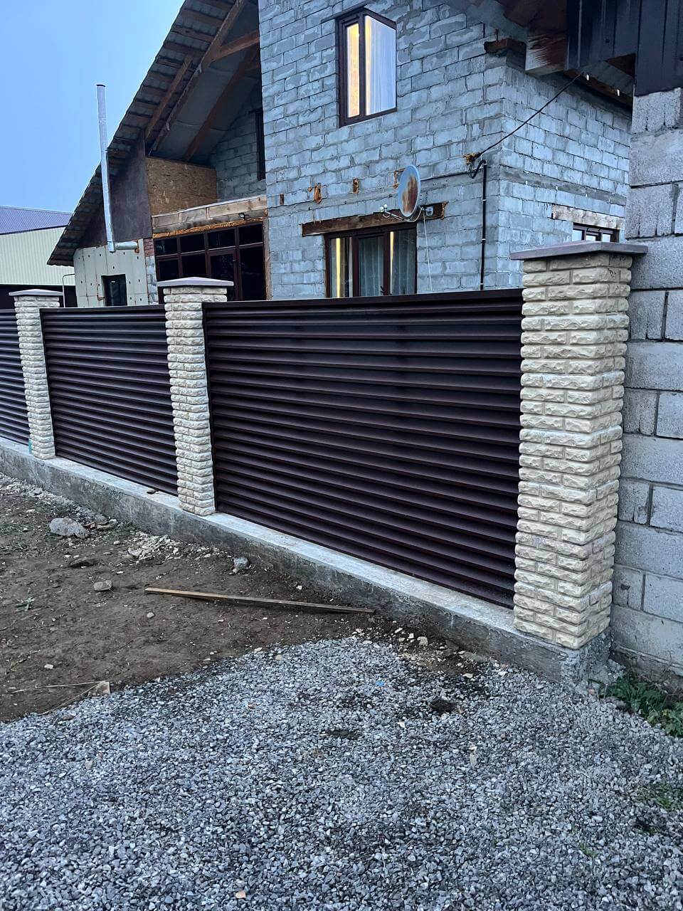 Забор-жалюзи из ламелей ЭКО-Z 18м RAL8017/8017 Шоколад двусторонний фото 2 в Наро-Фоминске