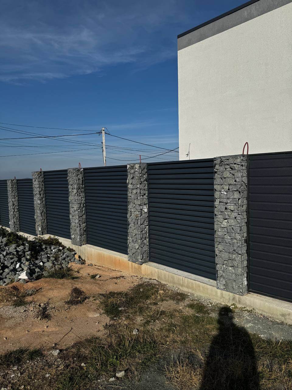 Забор-жалюзи из ламелей ЭКО-Z-US усиленных 36м RAL7024/7024 Серый Графит двусторонний МАТТЕ фото 6 в Наро-Фоминске