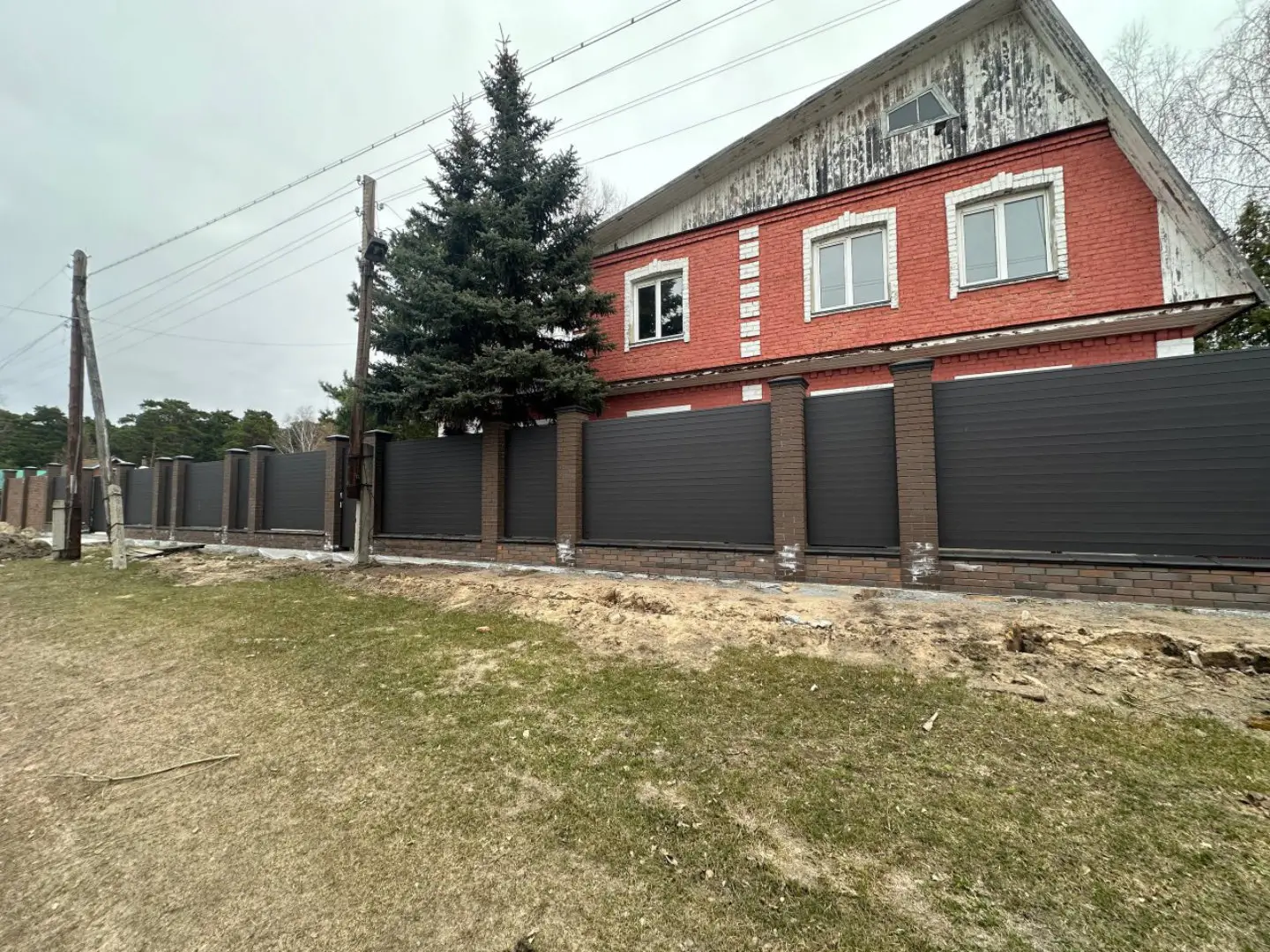 Забор-ранчо из металлического планкена 28м RAL8019 Темный Шоколад МАТТЕ фото 2 в Наро-Фоминске